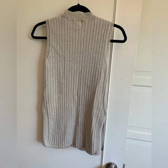 ARITZIA Wilfred  100% Wool Palmier
Sleeveless. In heather grey size small - Picture 4 of 11